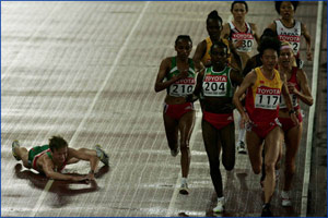 Olga Kravtsova crashes to track during the heats